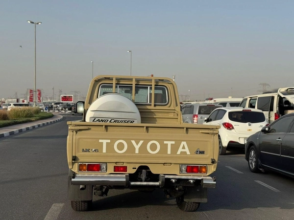 Toyota Land Cruiser Pick Up Std 4.0L Single Cab Utility 4WD