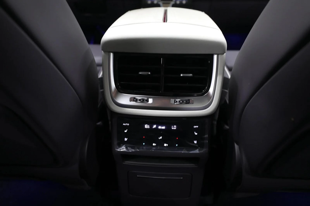 Hongqi E-HS9 | Full Option | 3,250 AED monthly | Registration-8-8