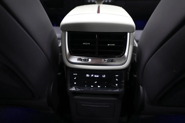 Hongqi E-HS9 | Full Option | 3,250 AED monthly | Registration