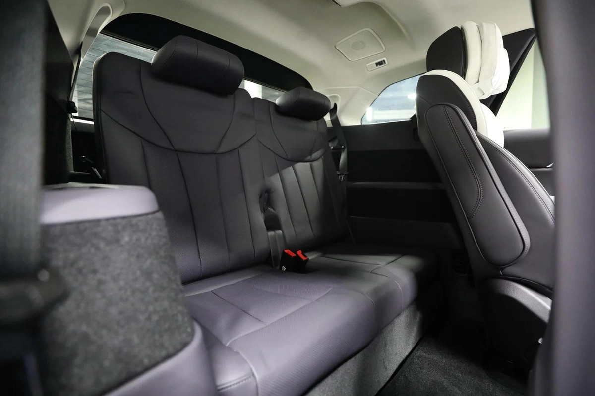 Hongqi E-HS9 | Full Option | 3,250 AED monthly | Registration-18-18