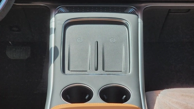 XPENG G9 (Black Tan)-19