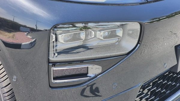 XPENG G9 (Black Tan)