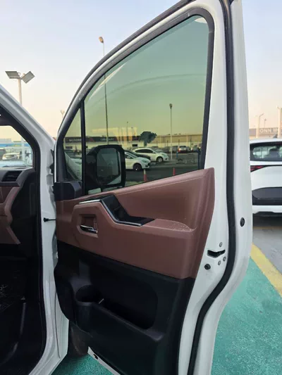 TOYOTA HIACE VIP-2
