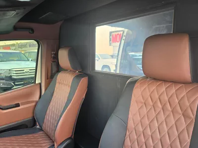 TOYOTA HIACE VIP-6