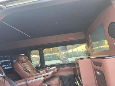 TOYOTA HIACE VIP-1