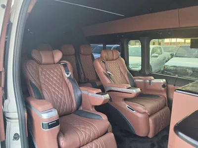 TOYOTA HIACE VIP-9