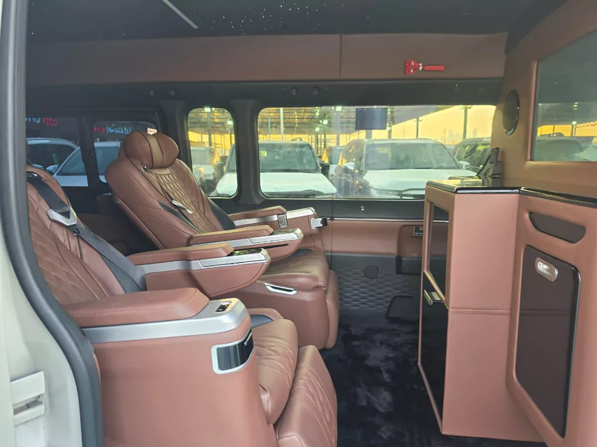 TOYOTA HIACE VIP-3-3