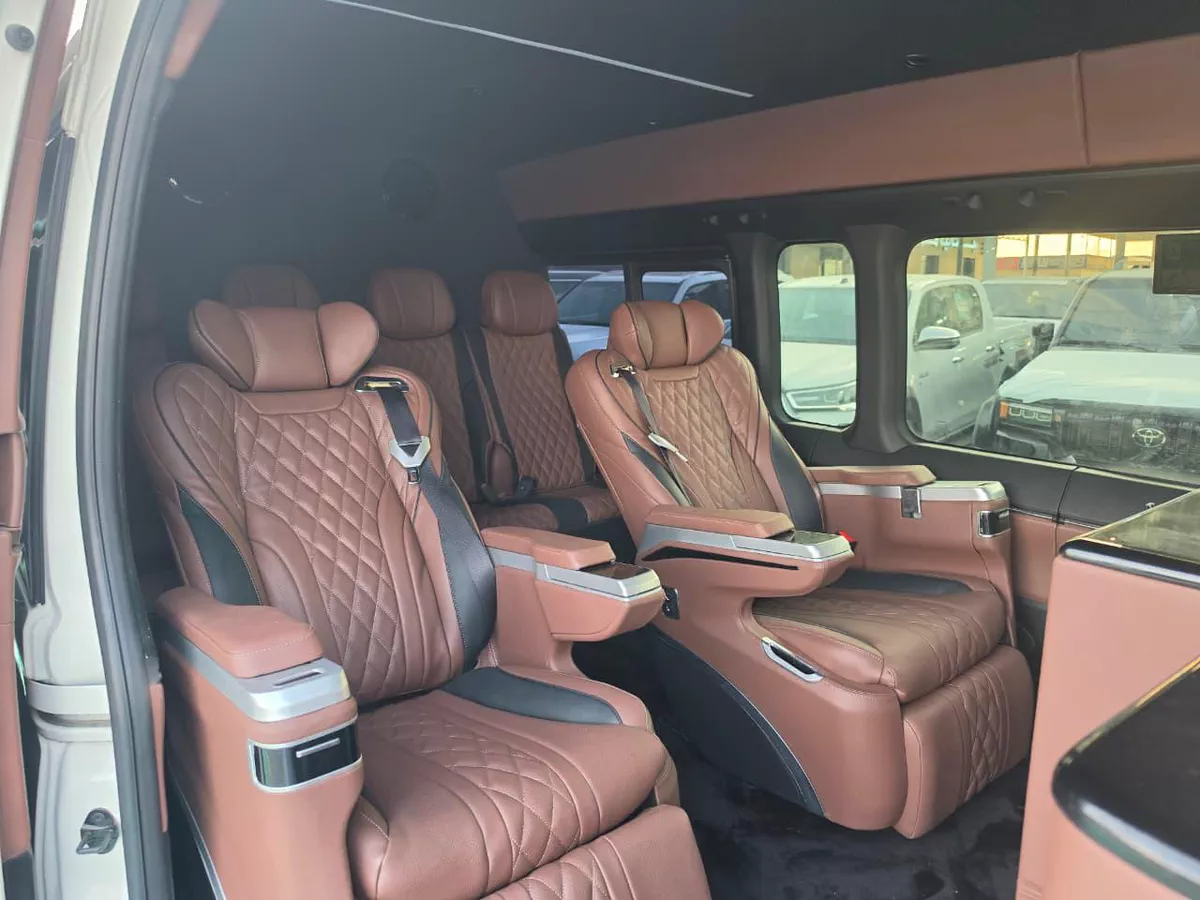 TOYOTA HIACE VIP-9-9