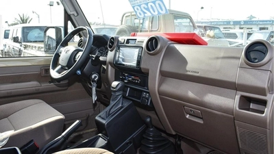 Toyota Land Cruiser Pick Up 4.0L V6 Petrol Single Cabin A/T-6