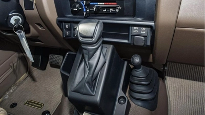 Toyota Land Cruiser Pick Up 4.0L V6 Petrol Single Cabin A/T-12