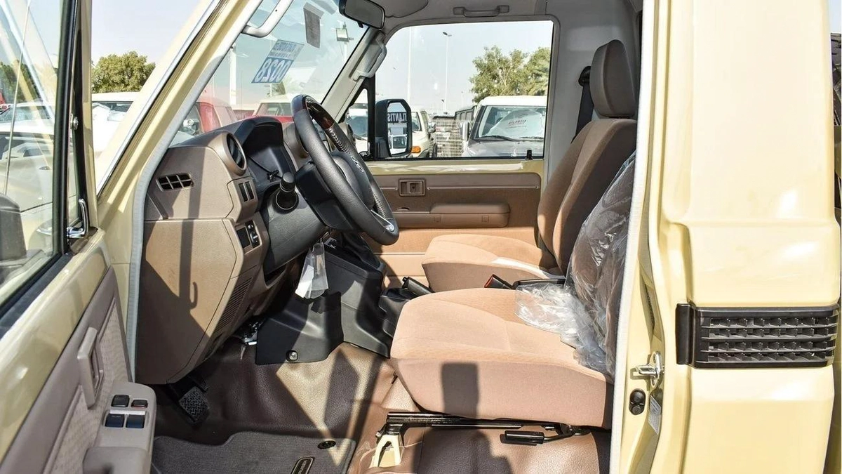 Toyota Land Cruiser Pick Up 4.0L V6 Petrol Single Cabin A/T-3-3