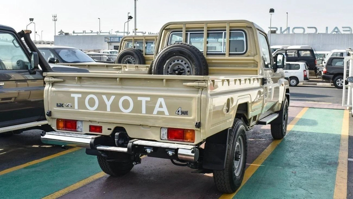 Toyota Land Cruiser Pick Up 4.0L V6 Petrol Single Cabin A/T-11-11