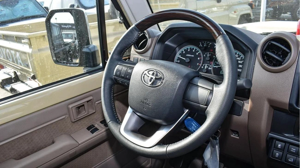 Toyota Land Cruiser Pick Up 4.0L V6 Petrol Single Cabin A/T-1-1