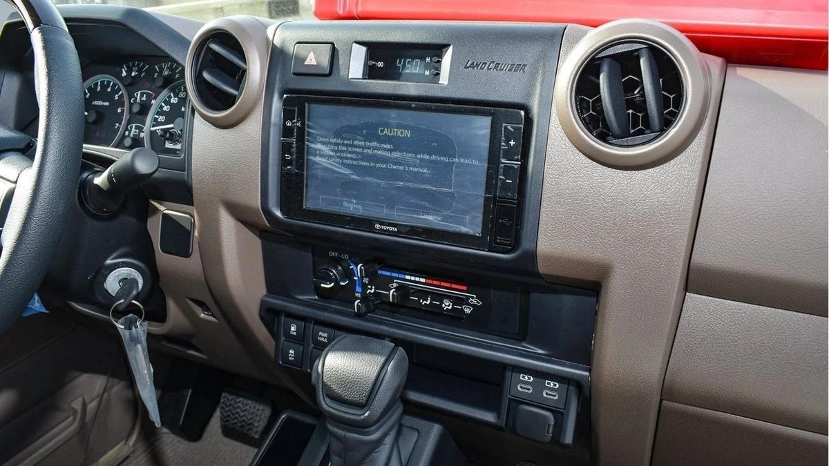 Toyota Land Cruiser Pick Up 4.0L V6 Petrol Single Cabin A/T-8-8