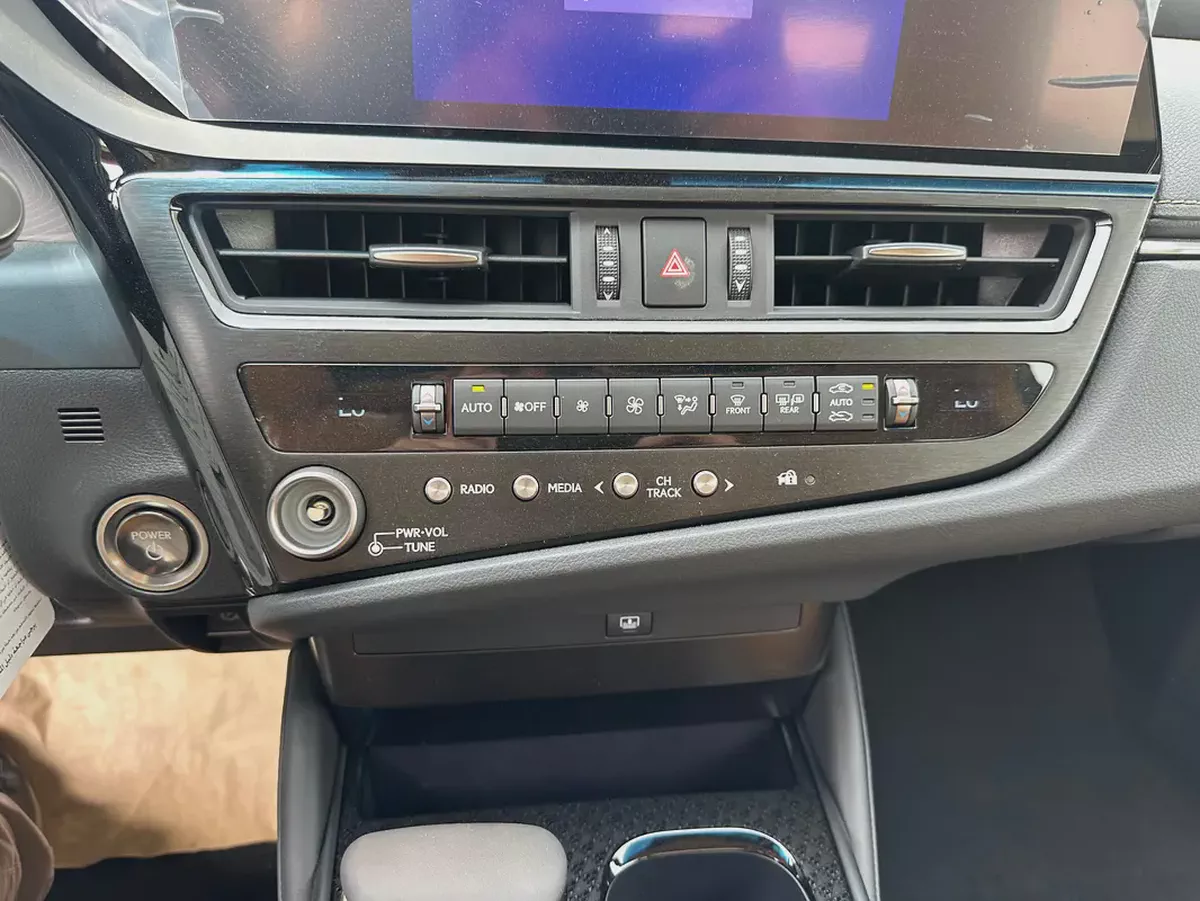 2025 Lexus ES 300h - GCC Specs - Brand New-13-13