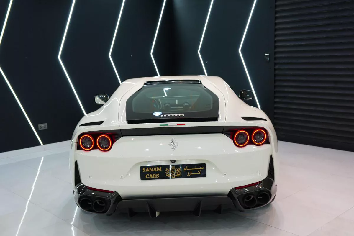 Ferrari 812 Superfast-6-6