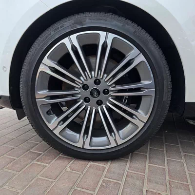 Land Rover Range Rover HSE LWB P530-9