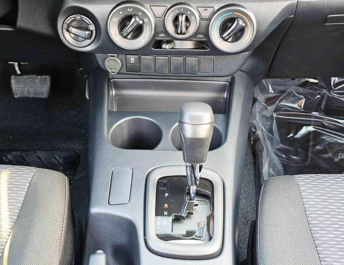 Toyota Hilux 2.4L DIESEL TOYOTA HILUX BASIC NARROW BODY || DOUBLE CABIN | 2.4L DIESEL A/T 4WD | PWR WINDOWS (CODE # HDA) GRAY-16-0
