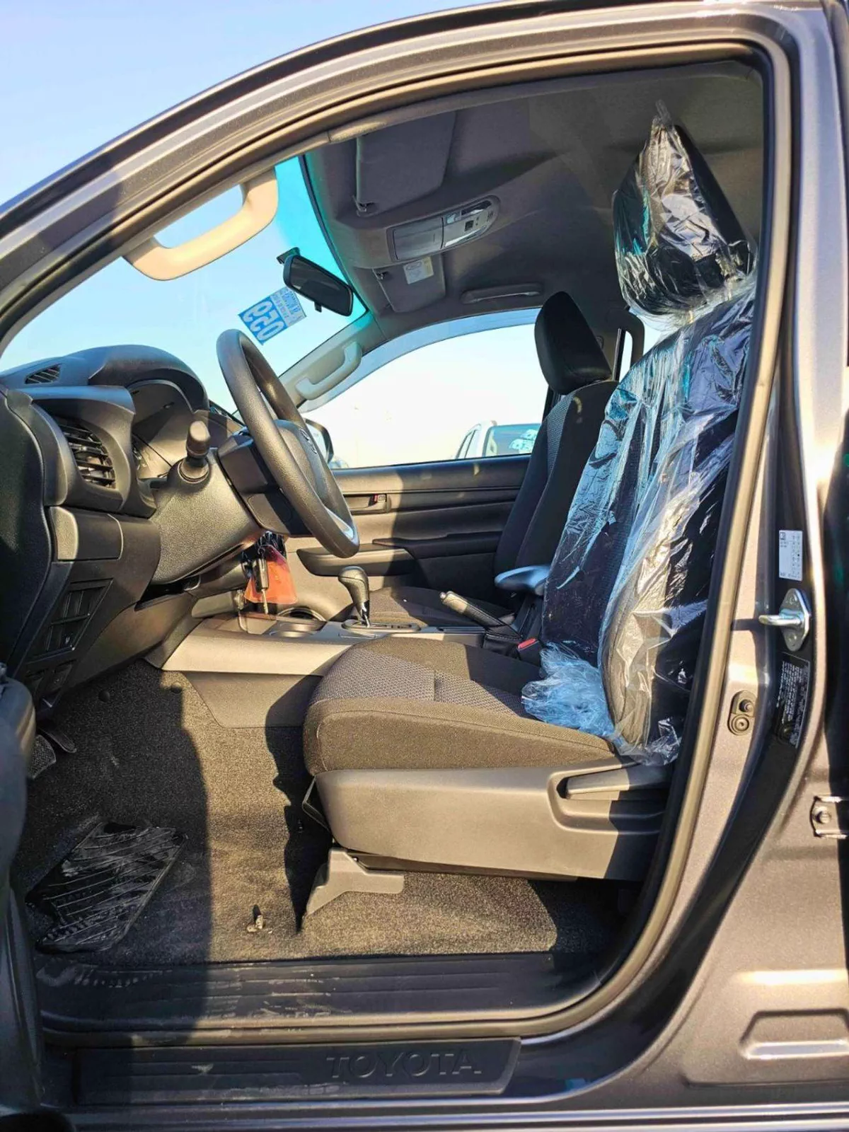 Toyota Hilux 2.4L DIESEL TOYOTA HILUX BASIC NARROW BODY || DOUBLE CABIN | 2.4L DIESEL A/T 4WD | PWR WINDOWS (CODE # HDA) GRAY-8-0