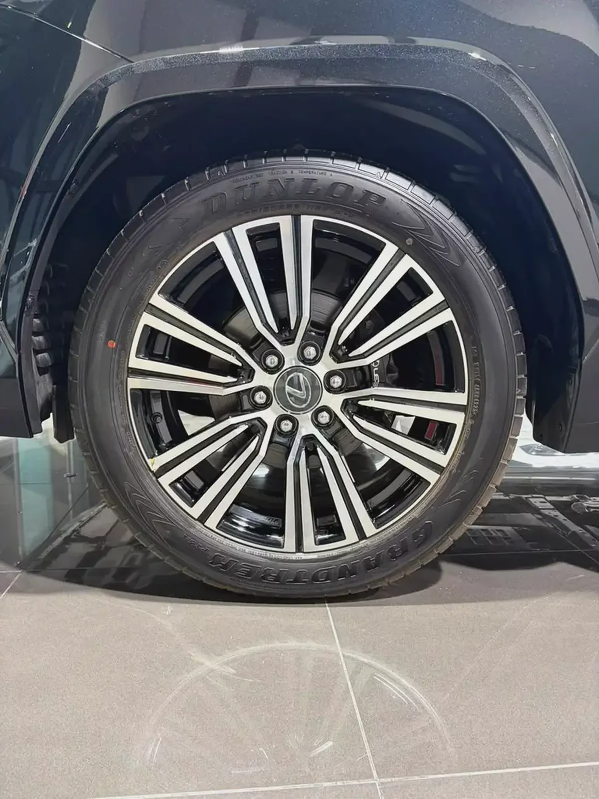 Lexus LX 600 Signature 2026 GCC Specs PETROL لكزس 600 سقنتشر 3.5لتر بنزين بروجكتر و 25 سماعه-5-5