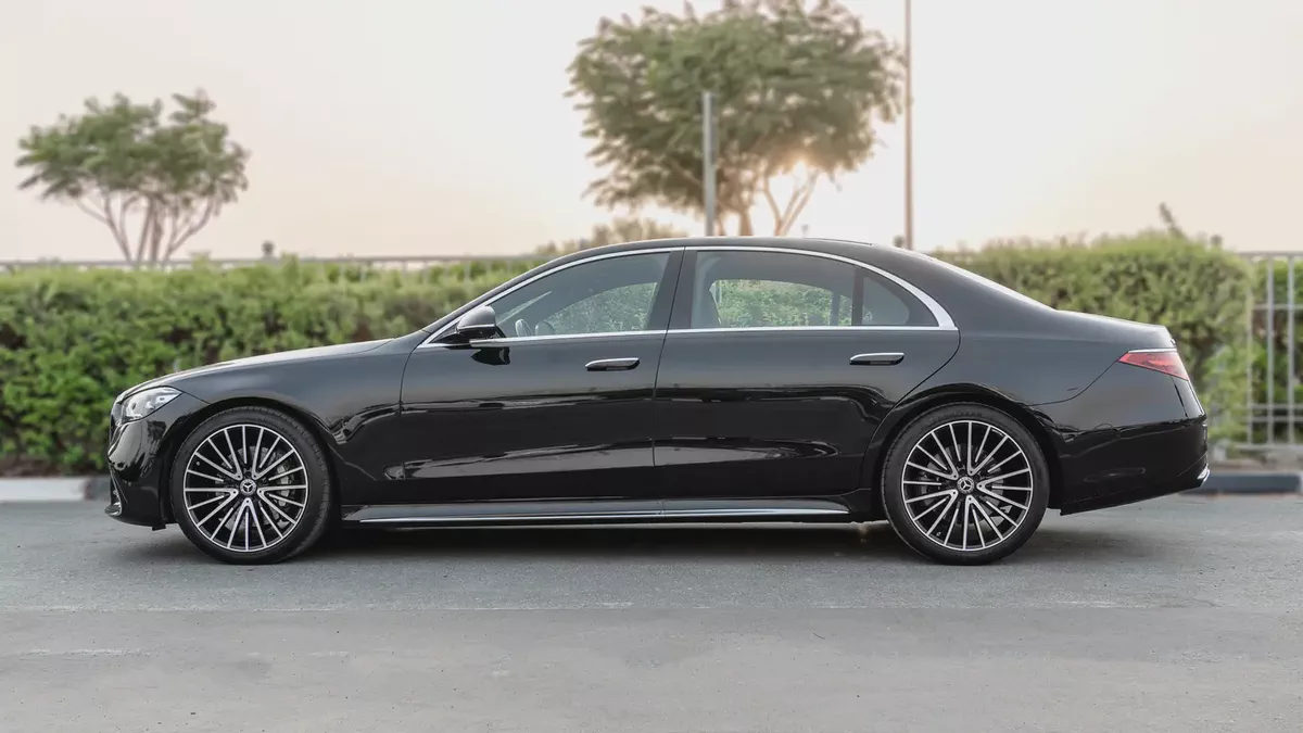 2025 Mercedes Benz S 580 4Matic 4.0L AT Petrol (Black-Black)-2-2