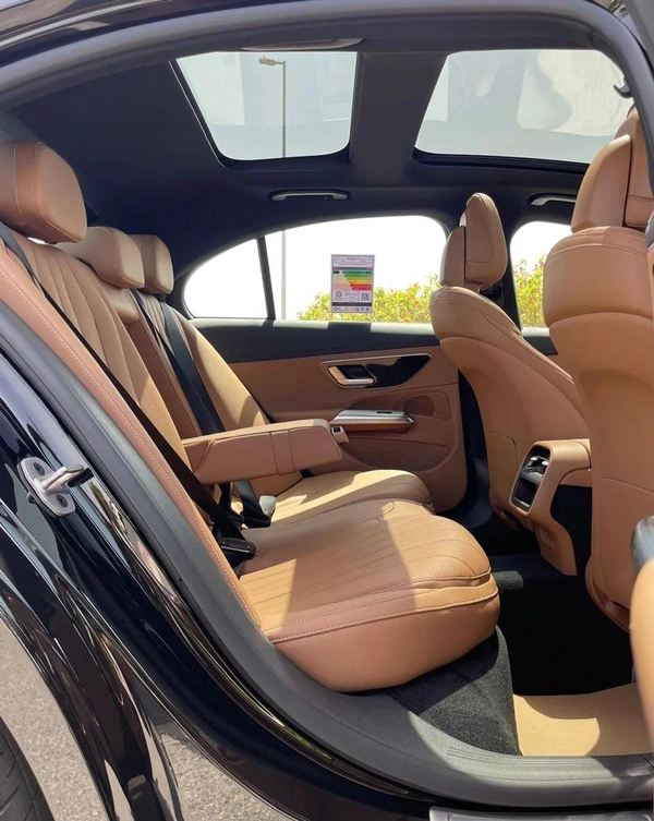 Mercedes Benz E200 AMG Under warranty 2026 GCC - AED 289,000