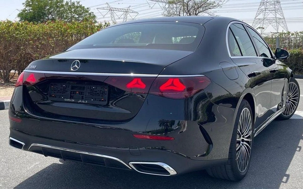 Mercedes Benz E200 AMG Under warranty 2026 GCC - AED 289,000