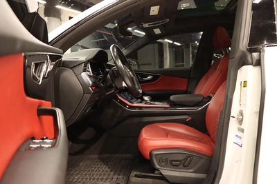 Audi Q8 2021-4