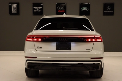 Audi Q8 2021-1