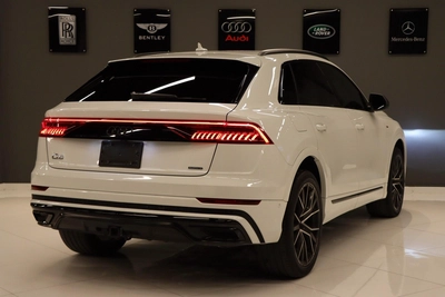 Audi Q8 2021-7