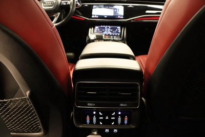 Audi Q8 2021-6