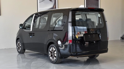 HYUNDAI STARIA 3.5L VIP 7 SEATER ROYAL EDITION-4