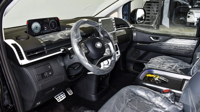 HYUNDAI STARIA 3.5L VIP 7 SEATER ROYAL EDITION-3