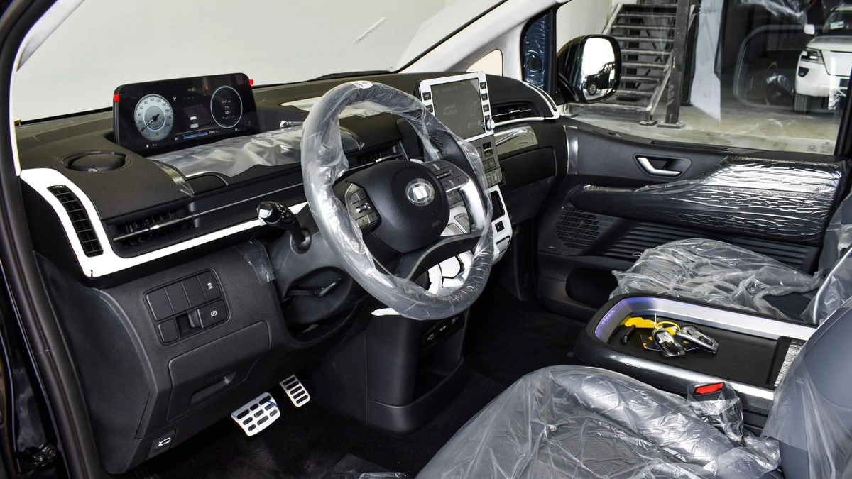 HYUNDAI STARIA 3.5L VIP 7 SEATER ROYAL EDITION-3-3
