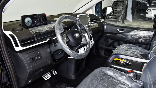 HYUNDAI STARIA 3.5L VIP 7 SEATER ROYAL EDITION