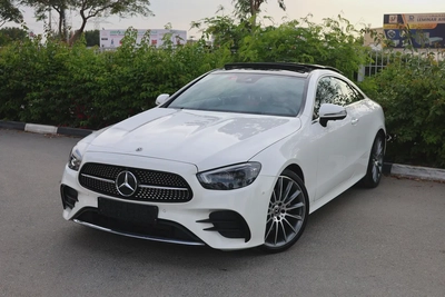 E200 COUPE - GCC SPECS - UNDER WARRANTY - FULL SERVICE HISTORY - ACCIDENT FREE --0