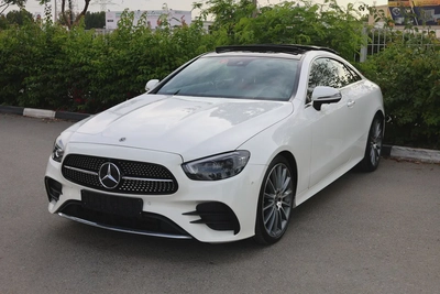 E200 COUPE - GCC SPECS - UNDER WARRANTY - FULL SERVICE HISTORY - ACCIDENT FREE --2