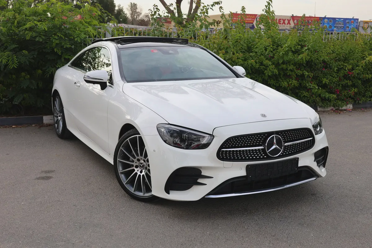 E200 COUPE - GCC SPECS - UNDER WARRANTY - FULL SERVICE HISTORY - ACCIDENT FREE --1-1