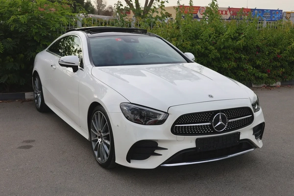 E200 COUPE - GCC SPECS - UNDER WARRANTY - FULL SERVICE HISTORY - ACCIDENT FREE -