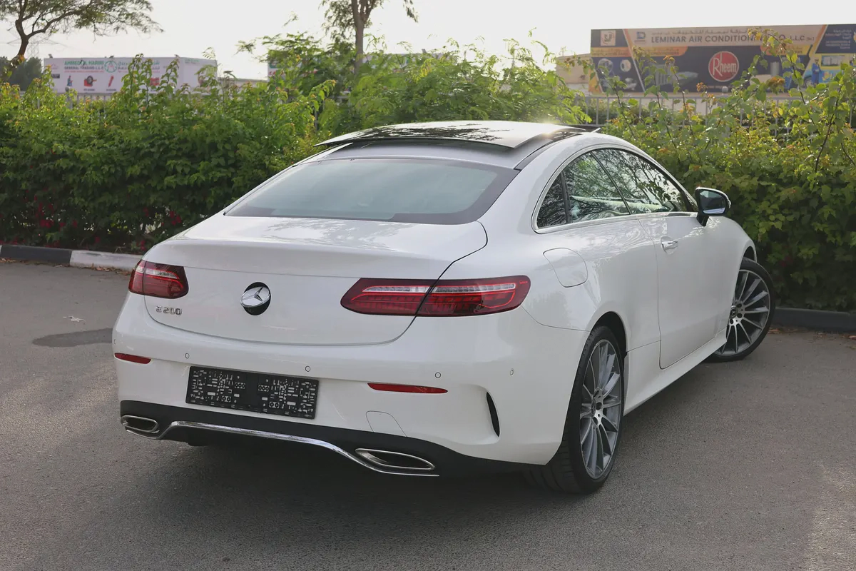 E200 COUPE - GCC SPECS - UNDER WARRANTY - FULL SERVICE HISTORY - ACCIDENT FREE --5-5