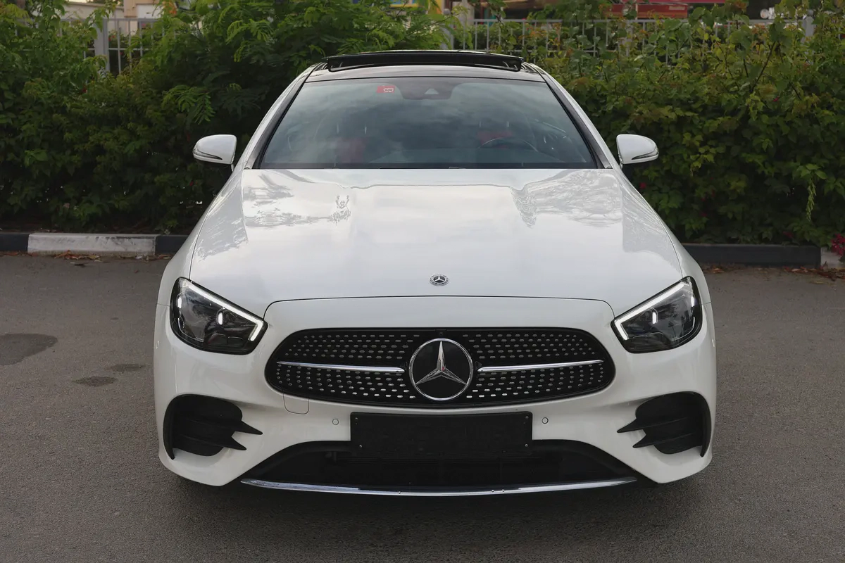 E200 COUPE - GCC SPECS - UNDER WARRANTY - FULL SERVICE HISTORY - ACCIDENT FREE --6-6