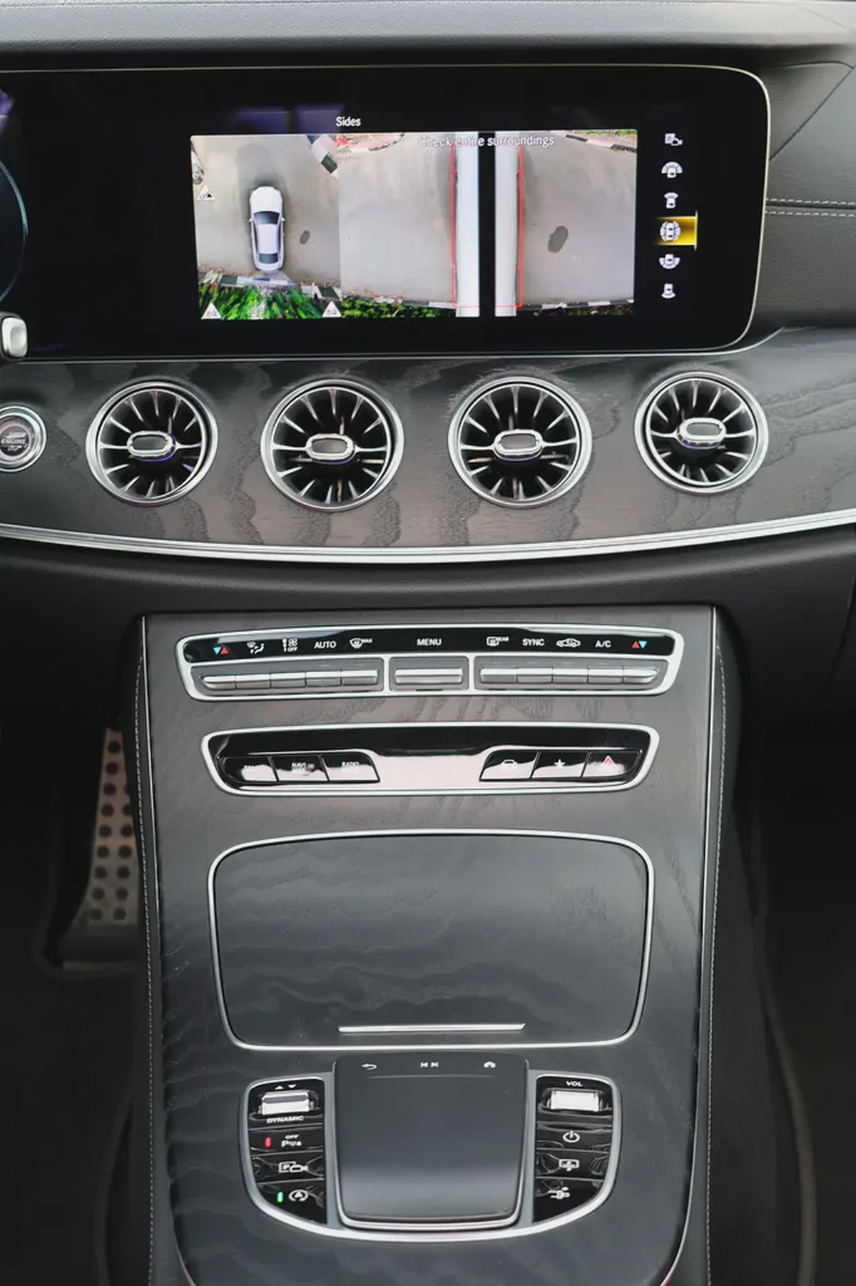 E200 COUPE - GCC SPECS - UNDER WARRANTY - FULL SERVICE HISTORY - ACCIDENT FREE --13-13
