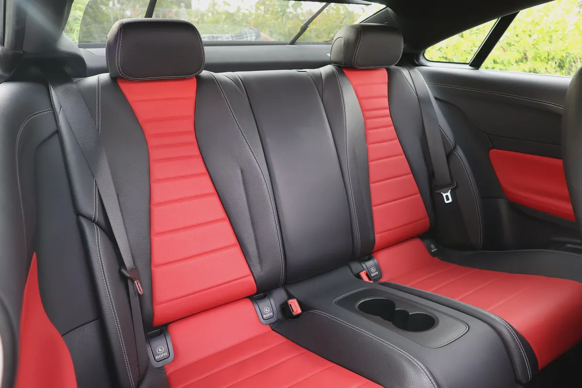 E200 COUPE - GCC SPECS - UNDER WARRANTY - FULL SERVICE HISTORY - ACCIDENT FREE --17-17