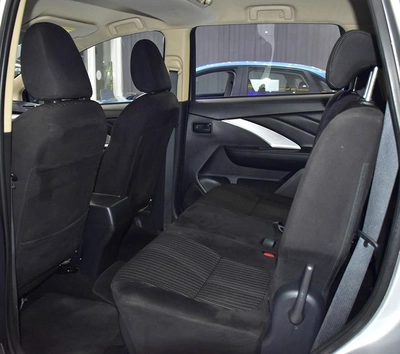 Mitsubishi Xpander ( 2022 Model ) in Silver Color GCC Specs-5