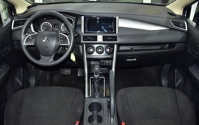 Mitsubishi Xpander ( 2022 Model ) in Silver Color GCC Specs-9