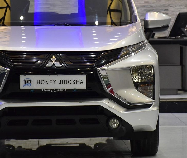 Mitsubishi Xpander ( 2022 Model ) in Silver Color GCC Specs