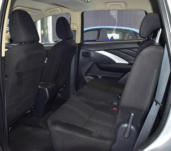 Mitsubishi Xpander ( 2022 Model ) in Silver Color GCC Specs