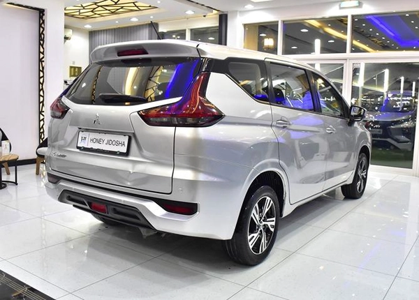 Mitsubishi Xpander ( 2022 Model ) in Silver Color GCC Specs