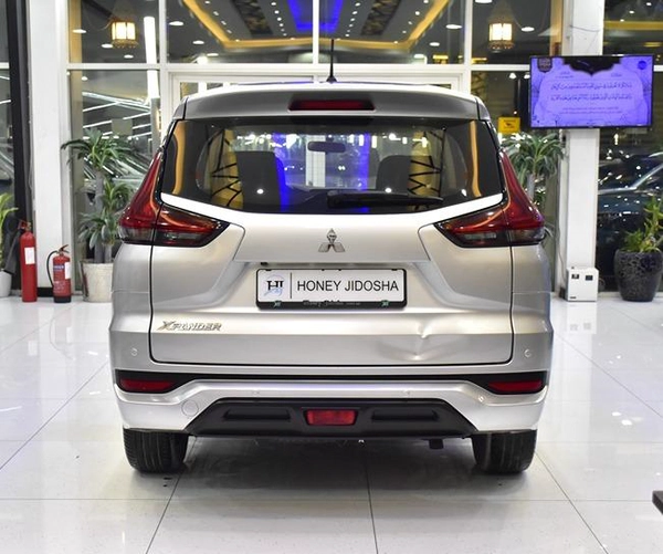 Mitsubishi Xpander ( 2022 Model ) in Silver Color GCC Specs