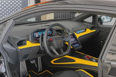 Lamborghini Temerario | 2026 | PHEV | 920 HP | AWD | Black / Yellow & Black Interior-8